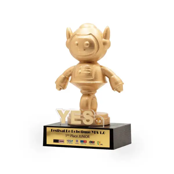 Mascotte dorée imprimée en 3D sur socle noir